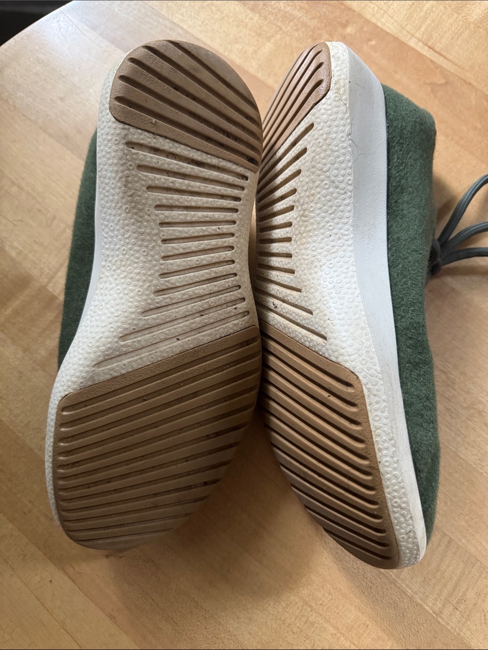 Allbirds Wool runner Olive Green Wool Sneaker with White Sole - Picture 4 of 6